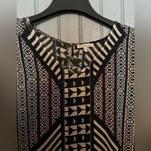 Light weight patterned dress with open sleeve